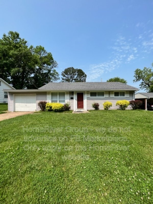 COMFORTABLE 3-BEDROOM HOME WITH ATTACHED GARAGE, BLACK APPLIANCES property image