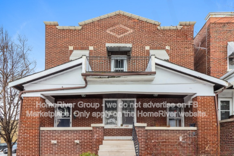 Spacious &amp;amp;amp; Inviting 1-Bedroom Apartment with Character  Comfortable property image