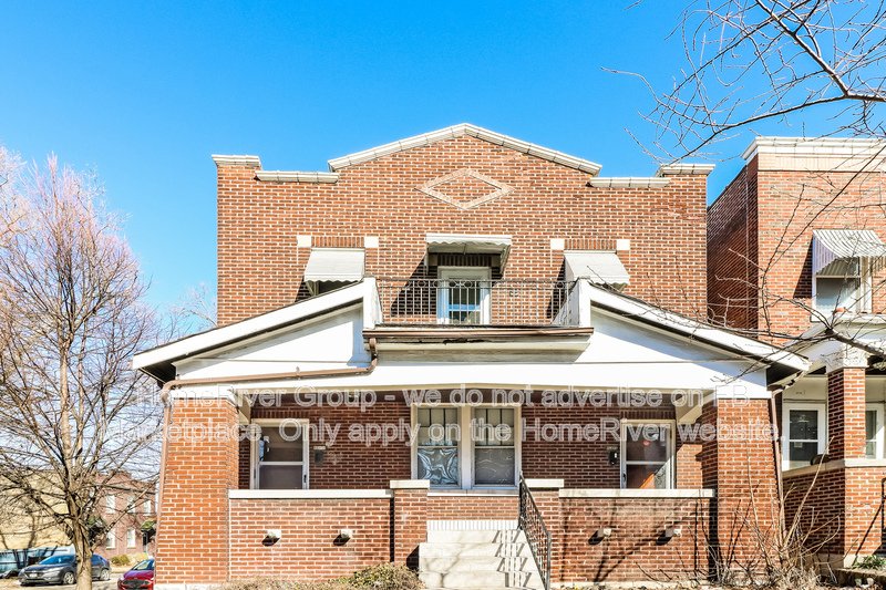 Spacious &amp;amp;amp; Inviting 2-Bedroom Apartment with Character  Comfortable property image