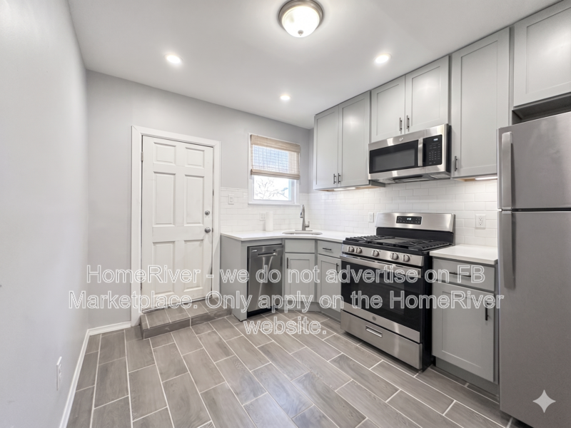 2 BR Townhome | Modern Kitchen & Bath | Hardwood Floors property image
