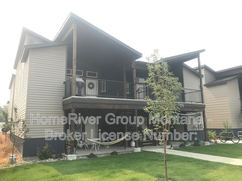 Modern Upper Level Apartment in Northside 4 Plex! property image