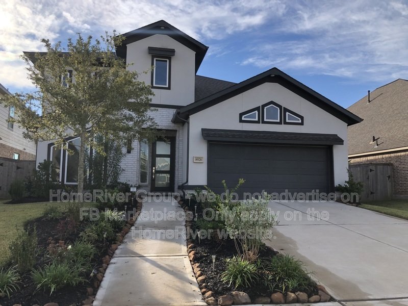 4 BR Home | Fireplace | Gas Cooktop | Covered Patio property image