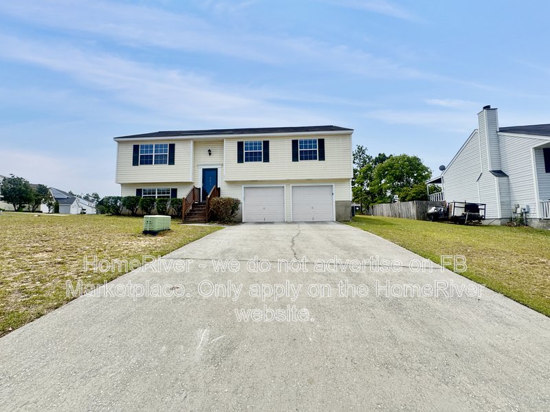 Available Now! Amazing 3 bedroom, 3 bathroom  home!! property image