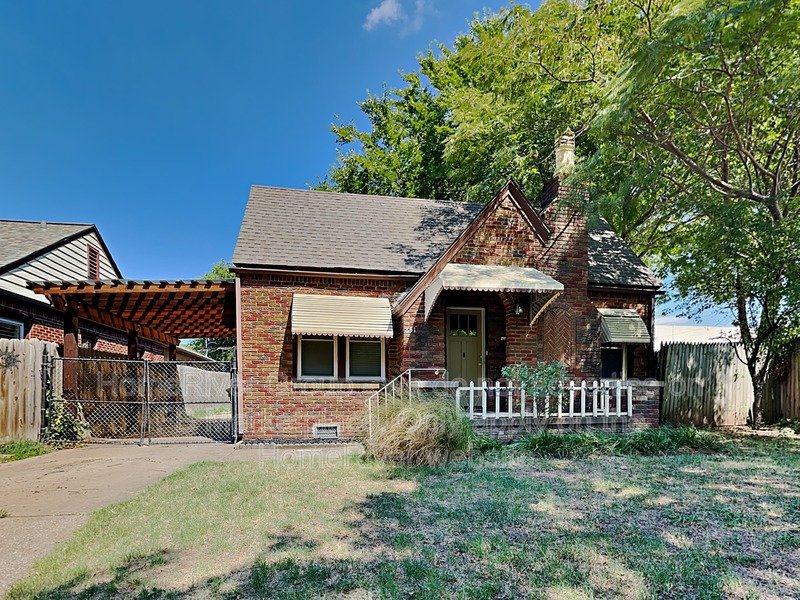 CUTE 2 BEDROOM BUNGALOW IN MIDTOWN!!! property image
