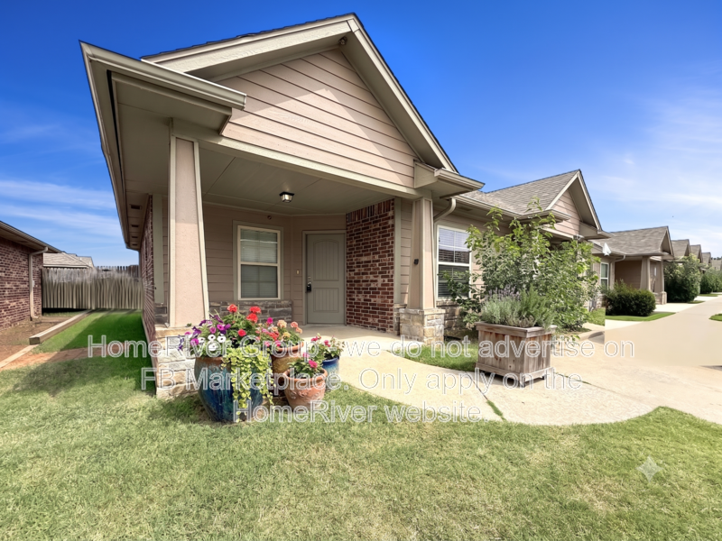ADORABLE 2 BED END UNIT!!! property image