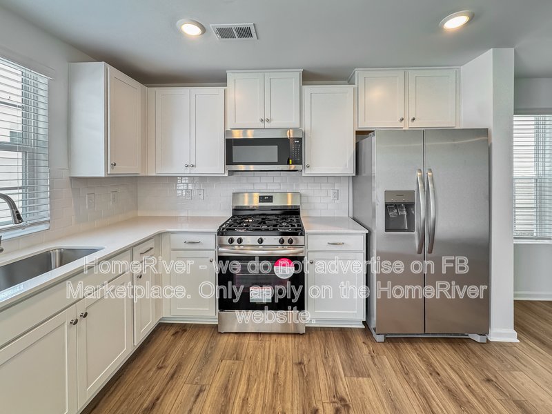 3BR Townhome | W/D | Reserved Parking | Open Layout property image