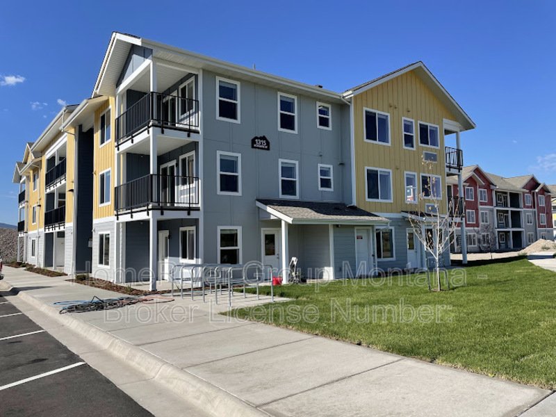 Chic and Spacious One Bedroom at Glacier Apartments! property image
