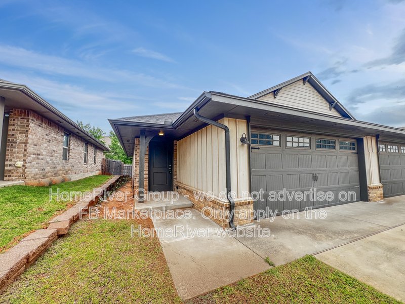 MODERN DUPLEX WITH OPEN FLOOR PLAN! property image