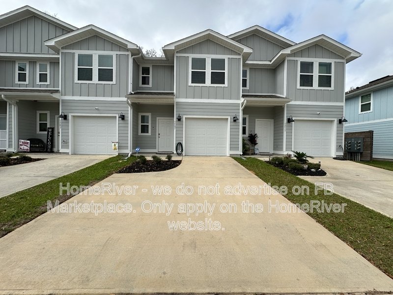 Community Pool | Pool Access | Garage | Walk-In Closets property image
