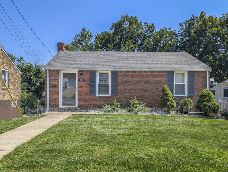 House for rent | Garage parking property image
